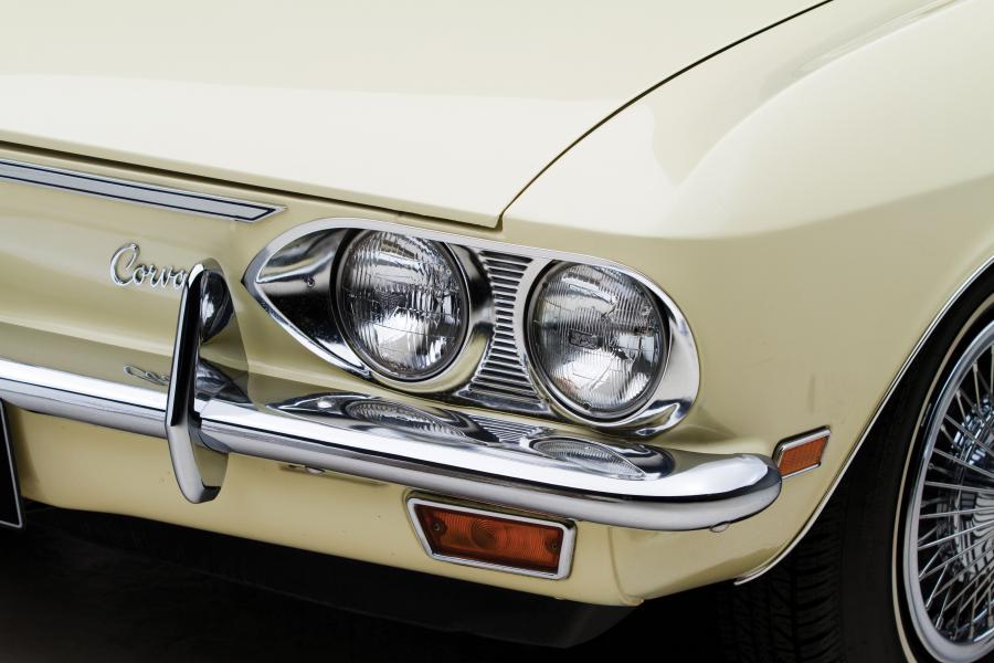 Детали экстерьера Chevrolet Corvair Monza Convertible Coupe 1969 года  (фото 13 из 18)
